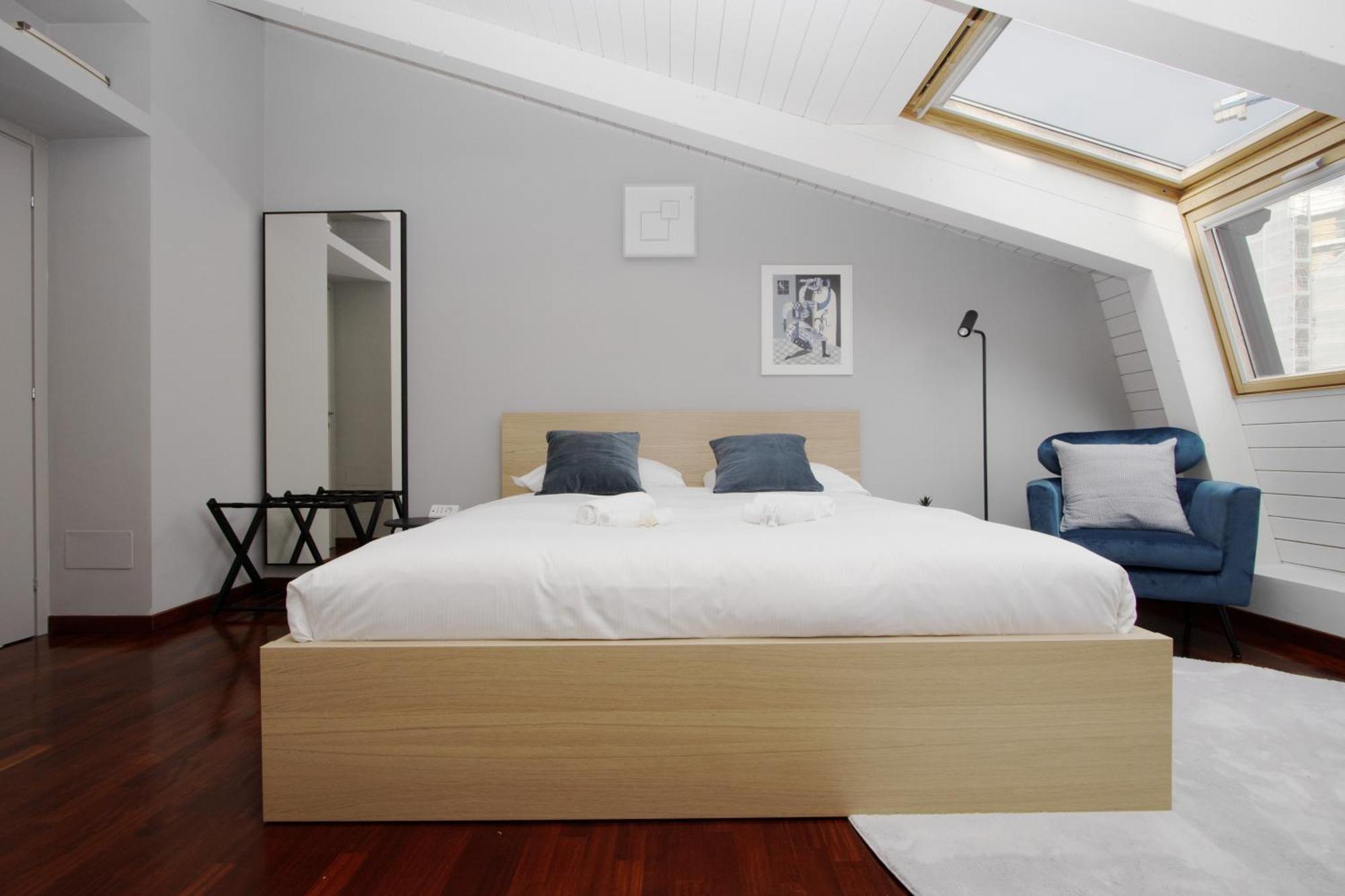 Penthouse With Patio & 2 Baths, 10 Min To Duomo Apartment Milano Exterior foto